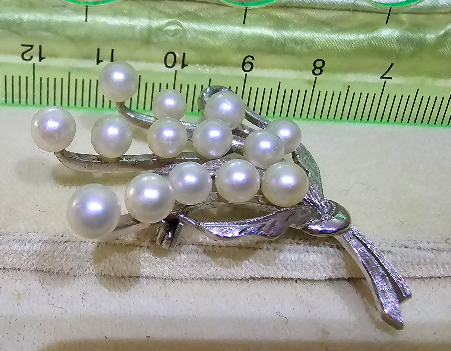 Vintage sterling silver floral bouquet brooch with Akoya pearls, in lovely condition