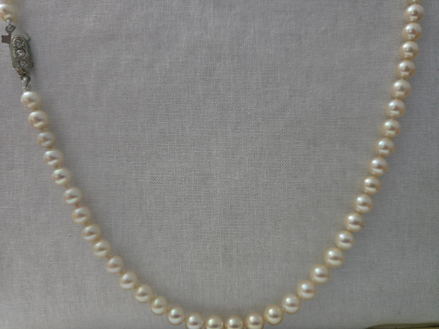 22" Japanese Akoya pearl necklace. Pearls sized between 6.5mm and 7mm each. Great mirror surface and few inclusions. The pearls are white with a gold hue.