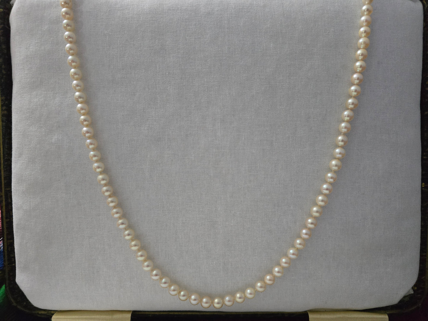 22" Japanese Akoya pearl necklace. Pearls sized between 6.5mm and 7mm each. Great mirror surface and few inclusions. The pearls are white with a gold hue.