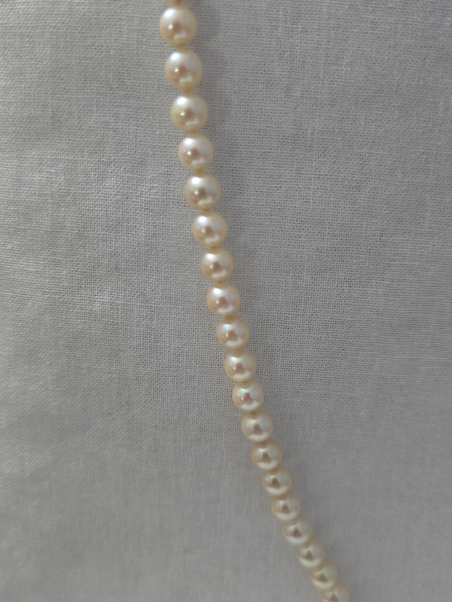 22" Japanese Akoya pearl necklace. Pearls sized between 6.5mm and 7mm each. Great mirror surface and few inclusions. The pearls are white with a gold hue.