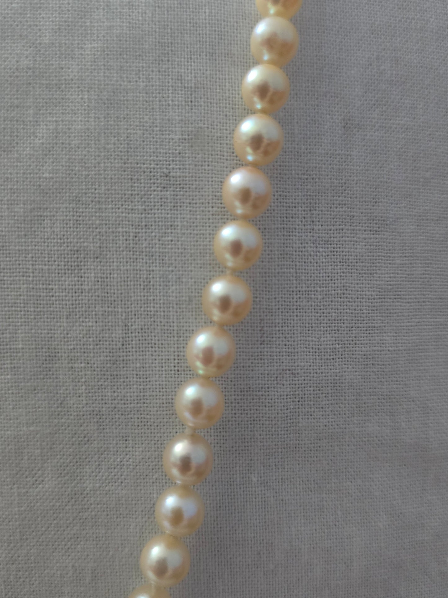 22" Japanese Akoya pearl necklace. Pearls sized between 6.5mm and 7mm each. Great mirror surface and few inclusions. The pearls are white with a gold hue.